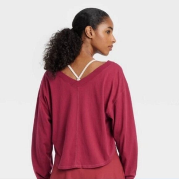 NWT Joy Lab Women's Medium Cranberry Boxy Fit V-Neck Long Sleeve Top Crop Shirt - Picture 2 of 13